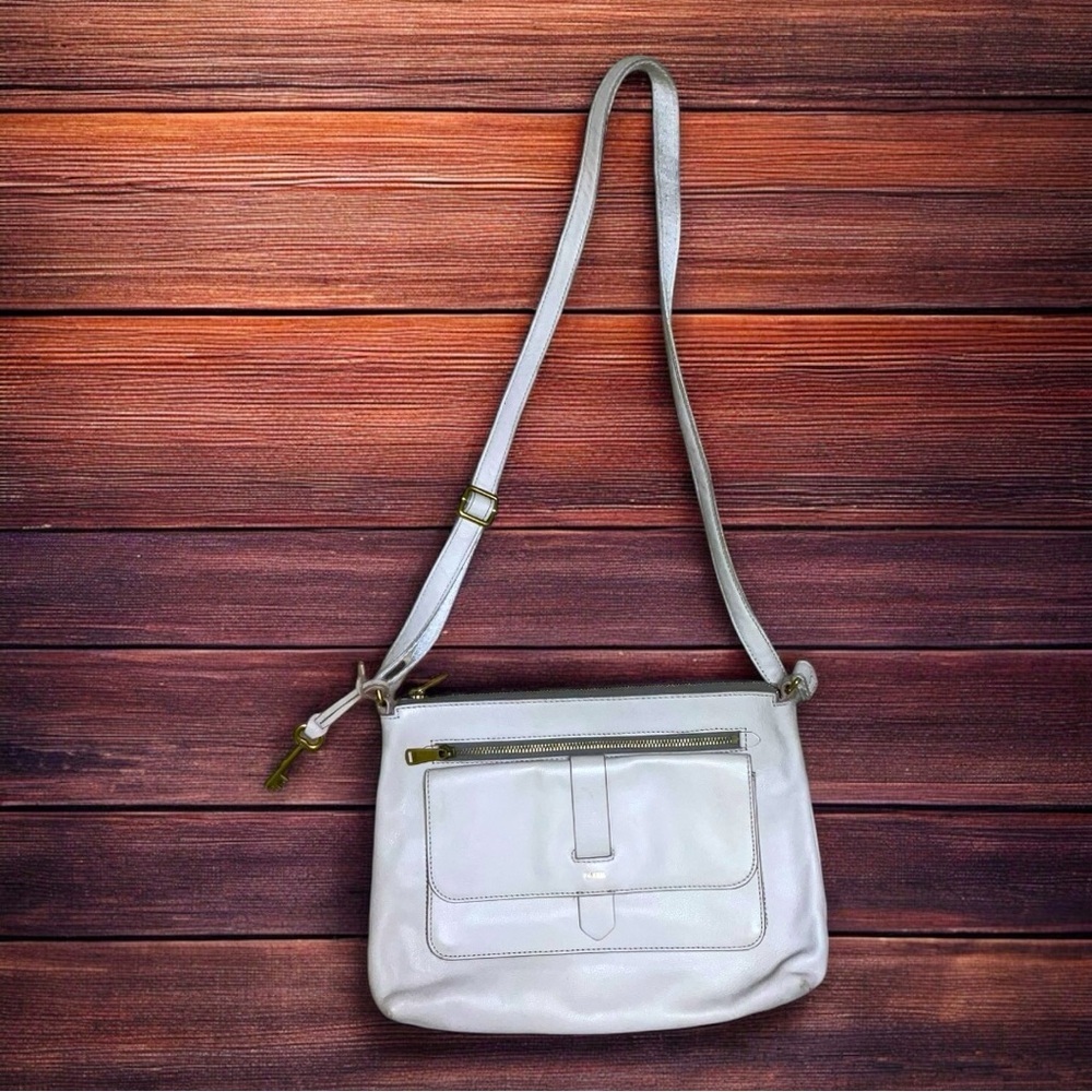 🩶 Fossil Light Gray Leather Crossbody Shoulder Bag – Classic Minimalist Style 🩶